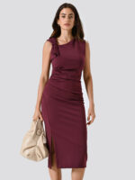 VESTIDO BORDO COM DRAPEADO E LAÇO NO OMBRO RINASCIMENTO - Image 6