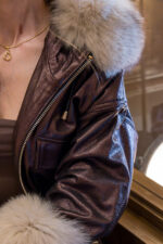 CASACO METÁLICO COM GOLA E PUNHOS EM PELO FLO&CLO - Image 4