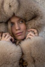 CASACO METÁLICO COM GOLA E PUNHOS EM PELO FLO&CLO - Image 12