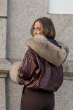 CASACO METÁLICO COM GOLA E PUNHOS EM PELO FLO&CLO - Image 10