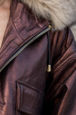 CASACO METÁLICO COM GOLA E PUNHOS EM PELO FLO&CLO - Image 6