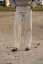 CALÇA BEGE CORTE RETO PONTO CHIC - Image 4