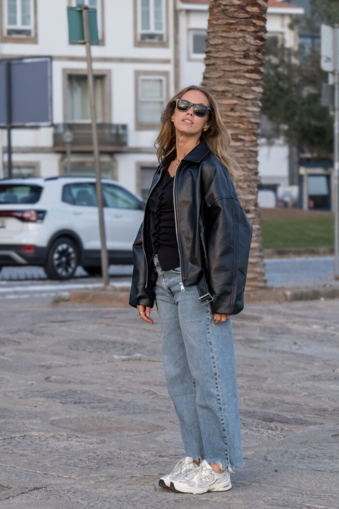 CALÇA JEANS AZUL COM BAINHA RASGADA PONTO CHIC - Image 4