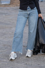 CALÇA JEANS AZUL COM BAINHA RASGADA PONTO CHIC - Image 5