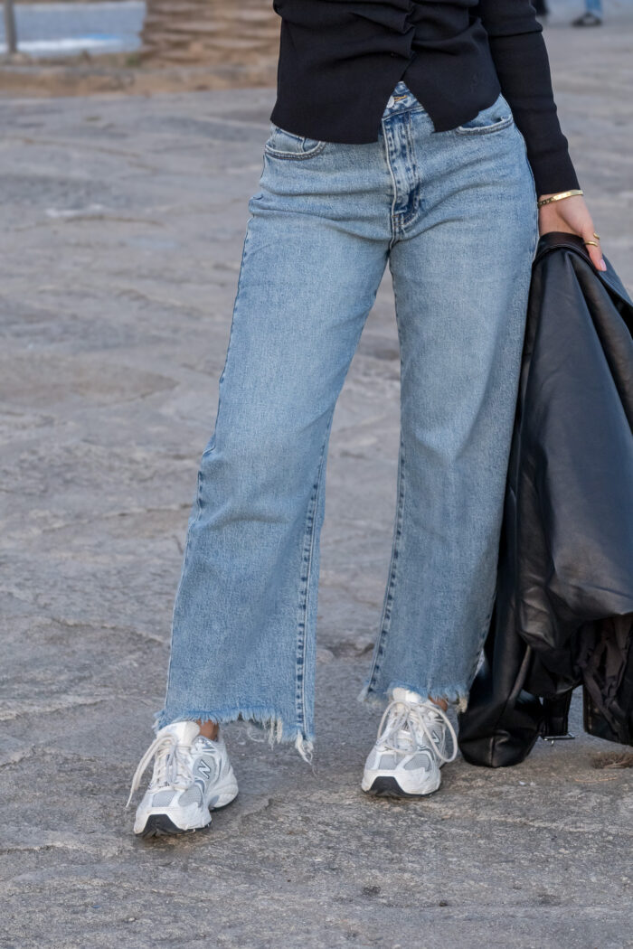 CALÇA JEANS AZUL COM BAINHA RASGADA PONTO CHIC - Image 5