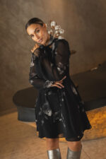 VESTIDO PRETO FLORAL COM MANGAS EM CHIFFON MISS YOU
