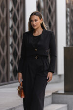 BLAZER CURTO PRETO COM BOTÃO DOURADO MISS YOU - Image 2