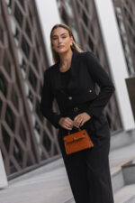 BLAZER CURTO PRETO COM BOTÃO DOURADO MISS YOU
