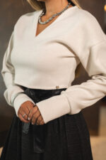 CAMISOLA BEGE EM MALHA COM DECOTE EM V MISS YOU - Image 5