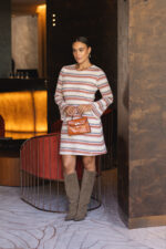 VESTIDO DE MALHA COM PADRÃO MULTICOR MISS YOU - Image 2