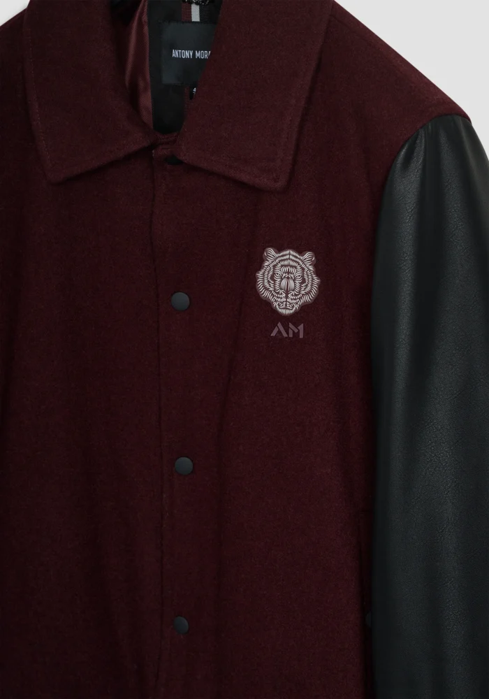 CASACO VARSITY BORDÔ COM MANGAS PRETAS ANTONY MORATO - Image 7