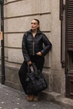 CASACO ACOLCHOADO PRETO COM FECHO DOURADO MISS YOU