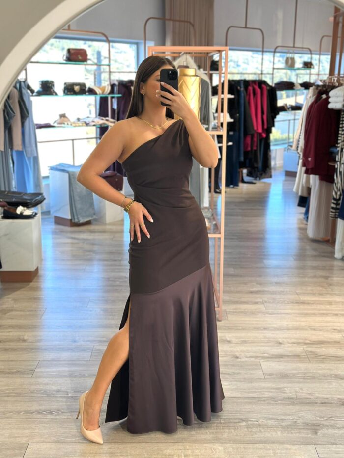 VESTIDO COMPRIDO CASTANHO DE UM OMBRO SÓ RINASCIMENTO - Image 1
