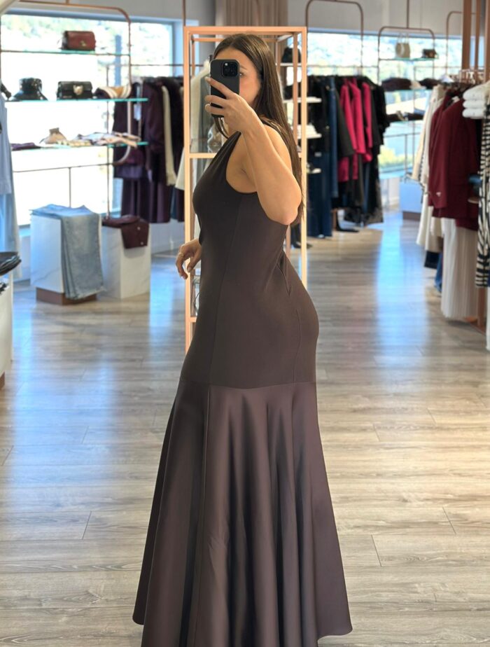 VESTIDO COMPRIDO CASTANHO DE UM OMBRO SÓ RINASCIMENTO - Image 4