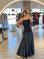 VESTIDO COMPRIDO PRETO COM ALÇAS RINASCIMENTO - Image 2