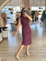 VESTIDO BORDO COM DRAPEADO E LAÇO NO OMBRO RINASCIMENTO