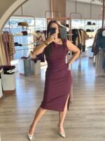 VESTIDO BORDO COM DRAPEADO E LAÇO NO OMBRO RINASCIMENTO - Image 2