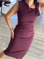 VESTIDO BORDO COM DRAPEADO E LAÇO NO OMBRO RINASCIMENTO - Image 4