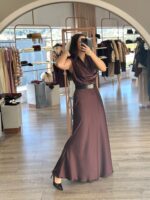 VESTIDO CASTANHO ACETINADO COM DECOTE DRAPEADO E CINTO RINASCIMENTO - Image 2