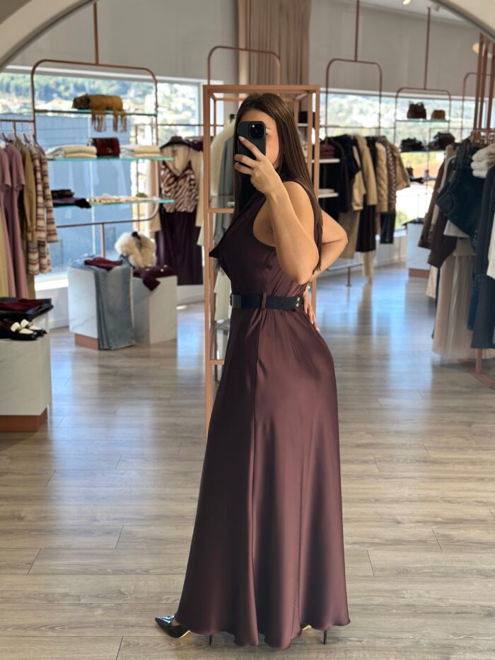 VESTIDO CASTANHO ACETINADO COM DECOTE DRAPEADO E CINTO RINASCIMENTO - Image 3