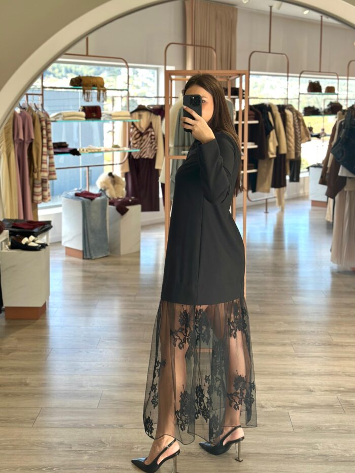 VESTIDO PRETO COM APLICAÇÃO DE RENDA RINASCIMENTO - Image 2