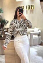BLUSA BEGE COM ESTAMPA PRETA RINASCIMENTO