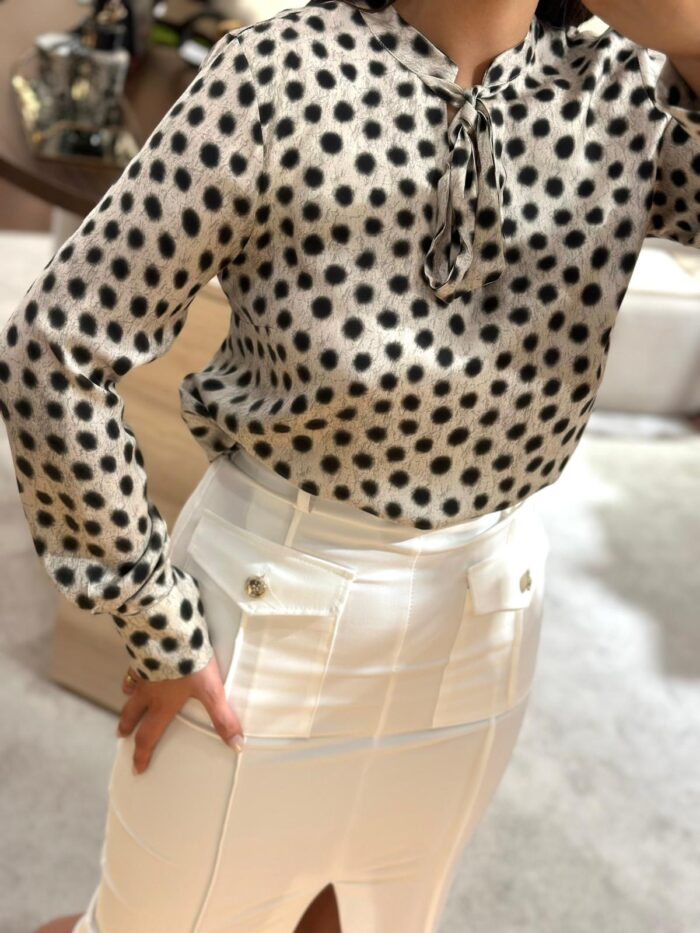 BLUSA BEGE COM ESTAMPA PRETA RINASCIMENTO - Image 5