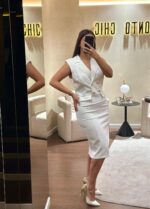 VESTIDO BRANCO DE ALFAIATARIA COM BOTOES DOURADOS RINASCIMENTO - Image 2