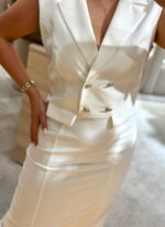 VESTIDO BRANCO DE ALFAIATARIA COM BOTOES DOURADOS RINASCIMENTO - Image 5