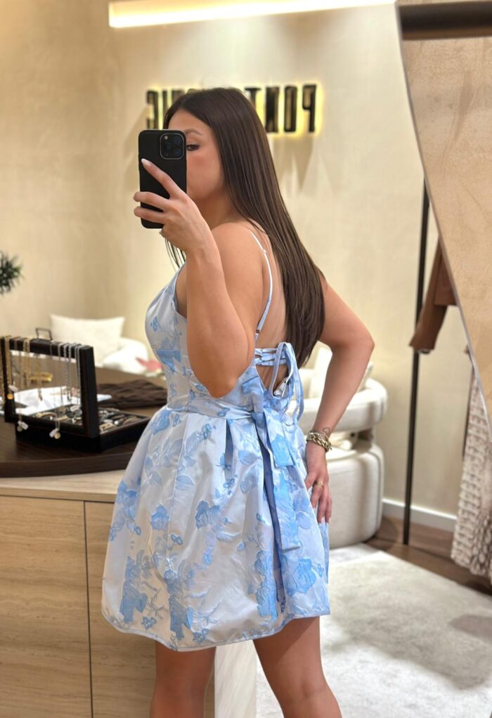 VESTIDO AZUL COM PADRÃO FLORAL RINASCIMENTO - Image 4