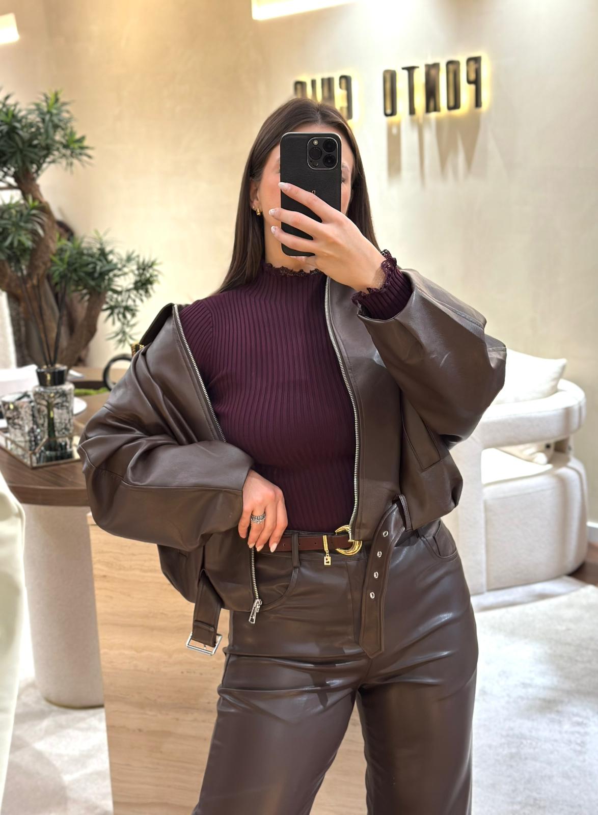 WhatsApp Image 2025-10-21 at 17.03.23 CAMISOLA BORDÔ CANELADA COM RENDA PONTO CHIC - Image 2