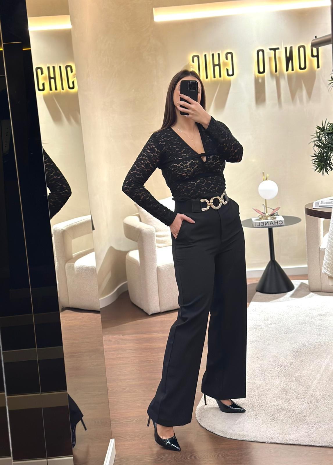 WhatsApp Image 2025-10-23 at 13.22.18 (3) CALÇAS PRETAS DE CORTE CLÁSSICO PONTO CHIC - Image 1