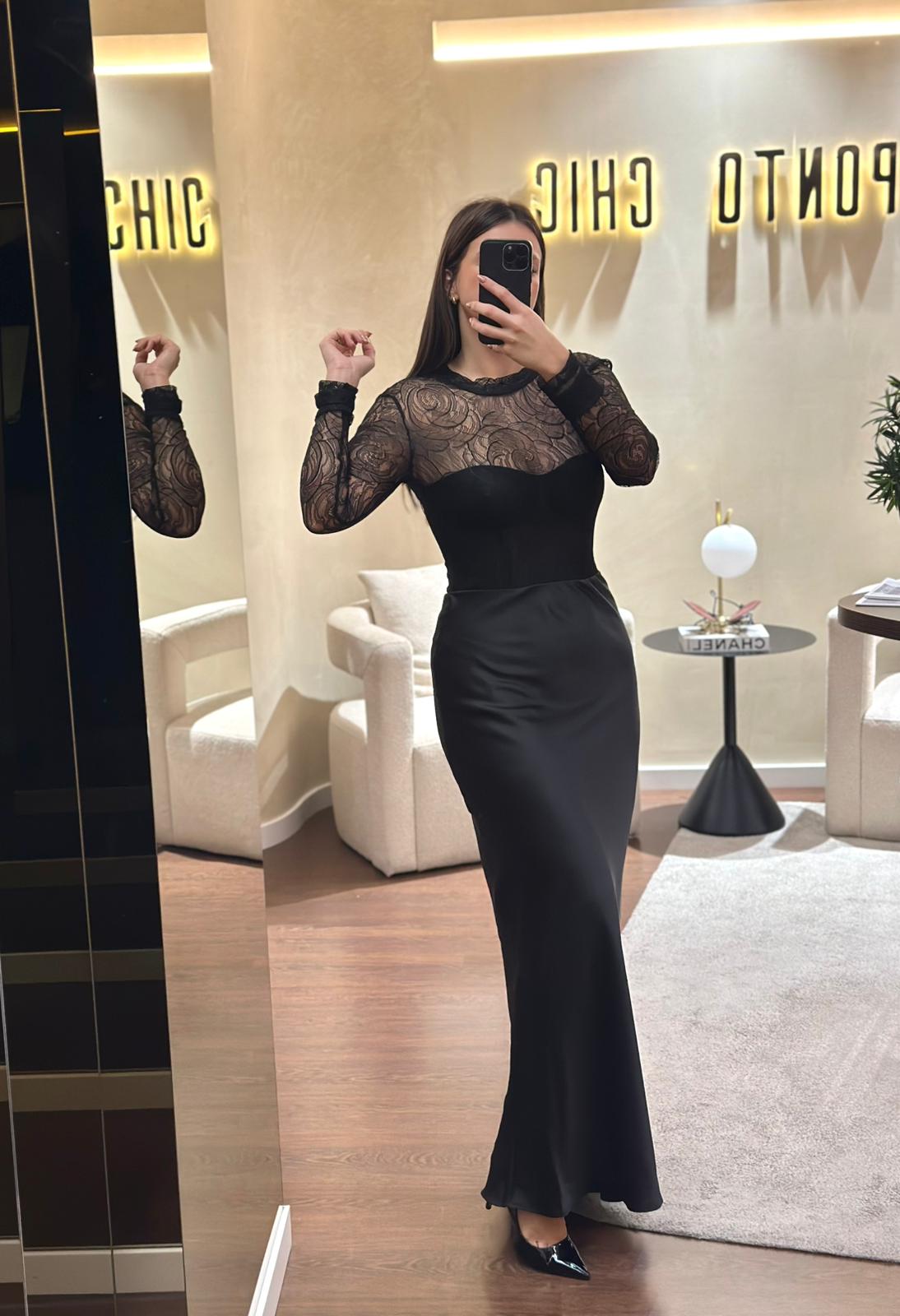 WhatsApp Image 2025-10-23 at 17.55.45 (1) VESTIDO PRETO COM RENDA E SAIA ACETINADA IMPERIAL - Image 1