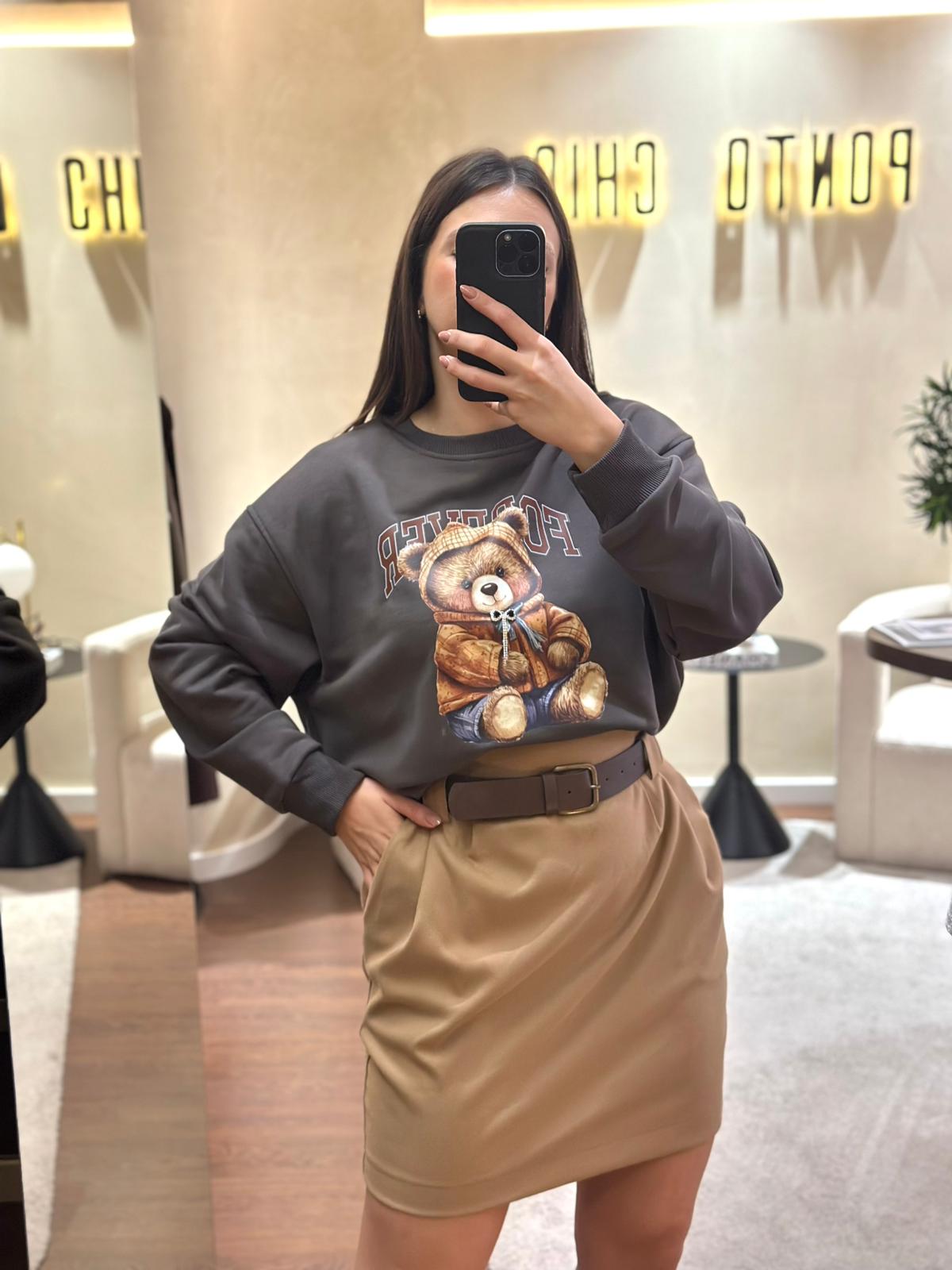 WhatsApp Image 2025-10-24 at 15.00.11 (4) SWEATSHIRT CASTANHA COM URSO “FOREVER” DIXIE - Image 1