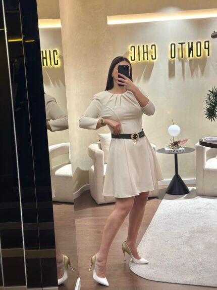 VESTIDO BEGE COM PREGAS RINASCIMENTO