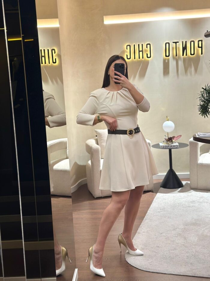VESTIDO BEGE COM PREGAS RINASCIMENTO - Image 1