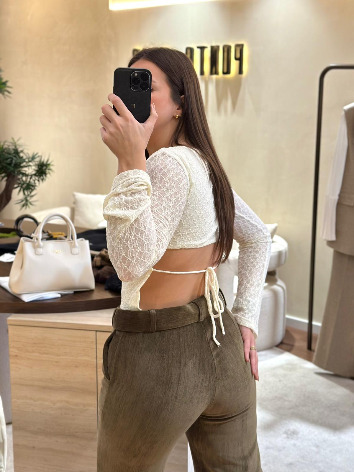 WhatsApp Image 2025-10-27 at 18.48.03 CALÇAS BOMBAZINE CASTANHAS COM DETALHE NO CINTO MISS YOU - Image 5