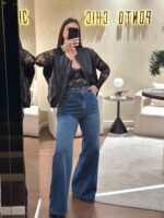 CALÇAS DE GANGA AZUL MÉDIO WIDE LEG COM PATCH PRETO LANÇA PERFUME