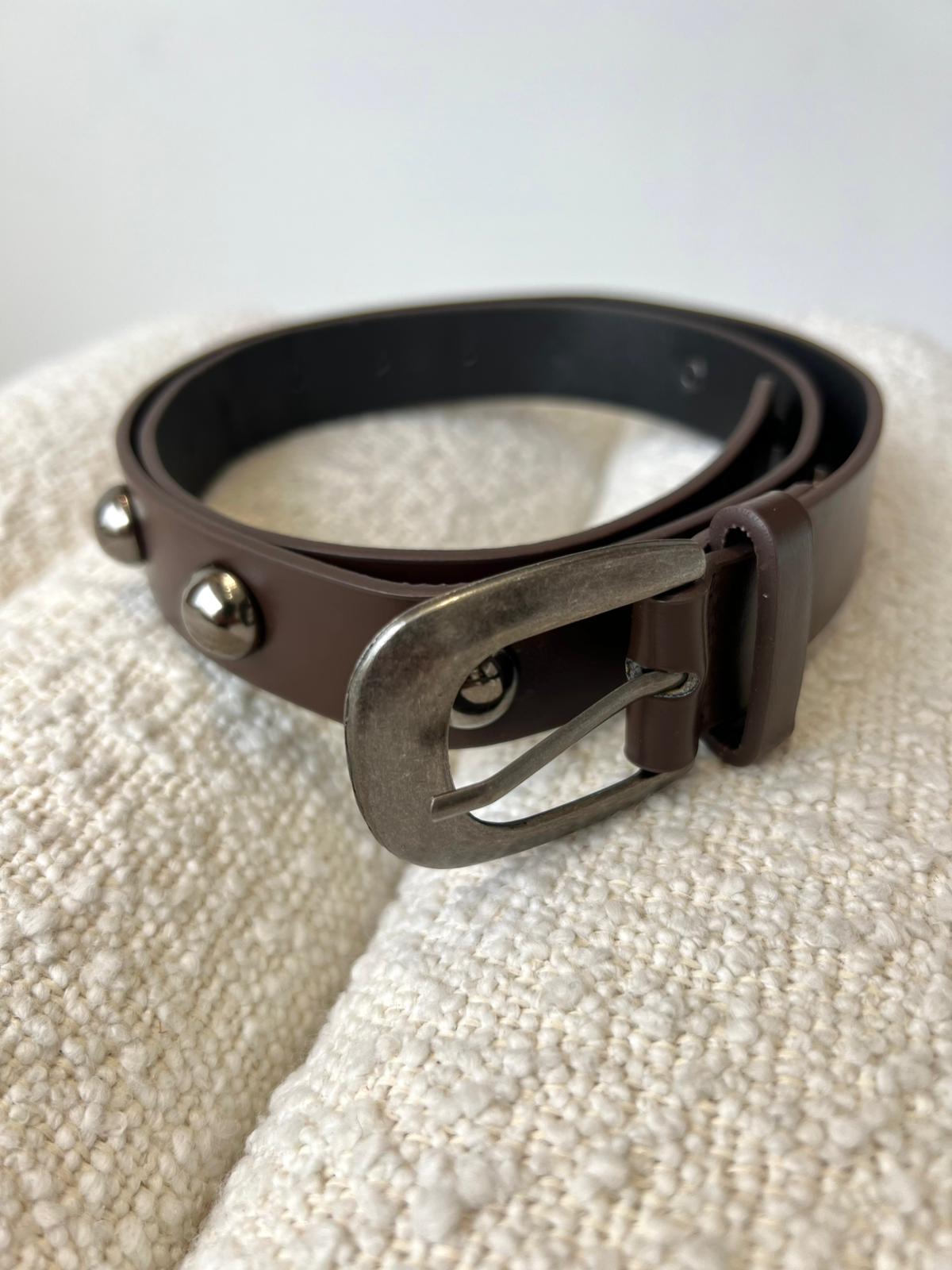 WhatsApp Image 2025-10-28 at 12.28.00 CINTO CASTANHO COM TACHAS METÁLICAS SAHOCO - Image 2