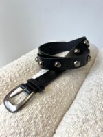 CINTO PRETO COM TACHAS METÁLICAS SAHOCO