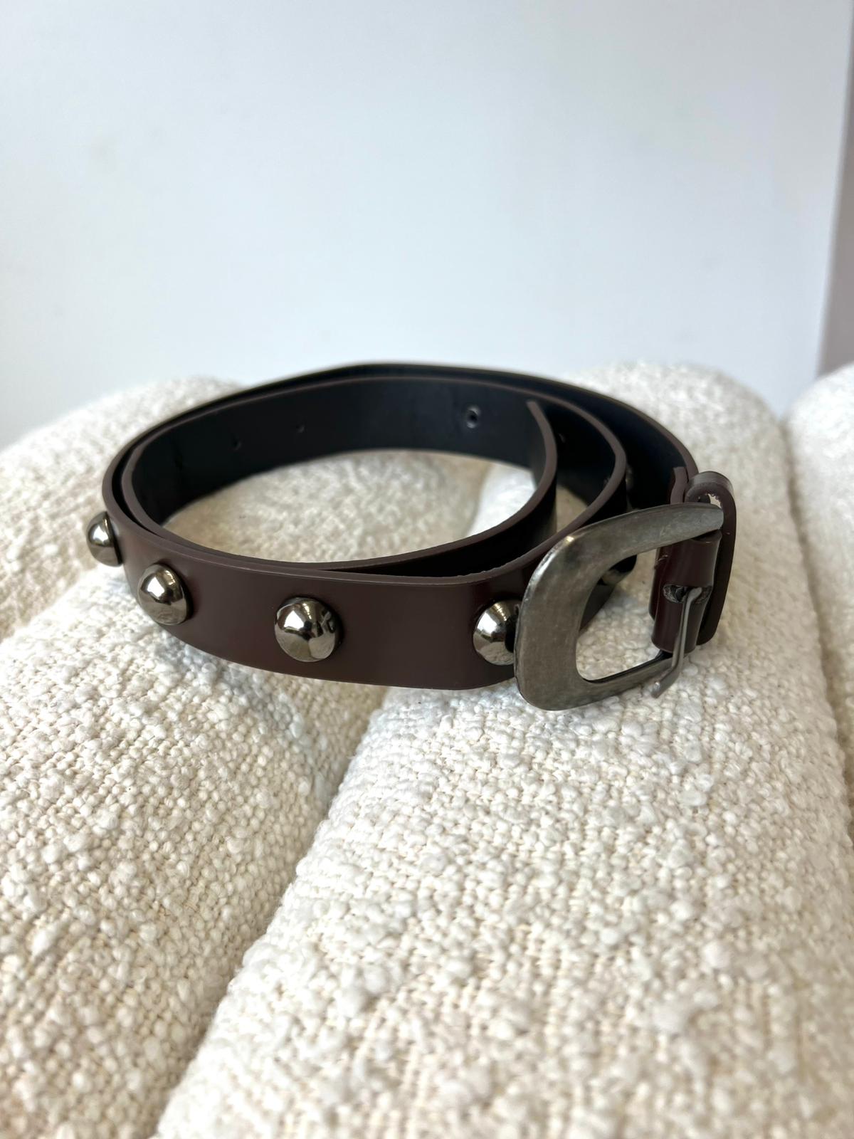 WhatsApp Image 2025-10-28 at 12.28.24 CINTO PRETO COM TACHAS METÁLICAS SAHOCO - Image 3