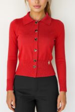 CASACO DE MALHA VERMELHO COM BOTÕES DOURADOS SAHOCO