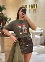 T-SHIRT VERDE COM ESTAMPA DE URSOS DIXIE