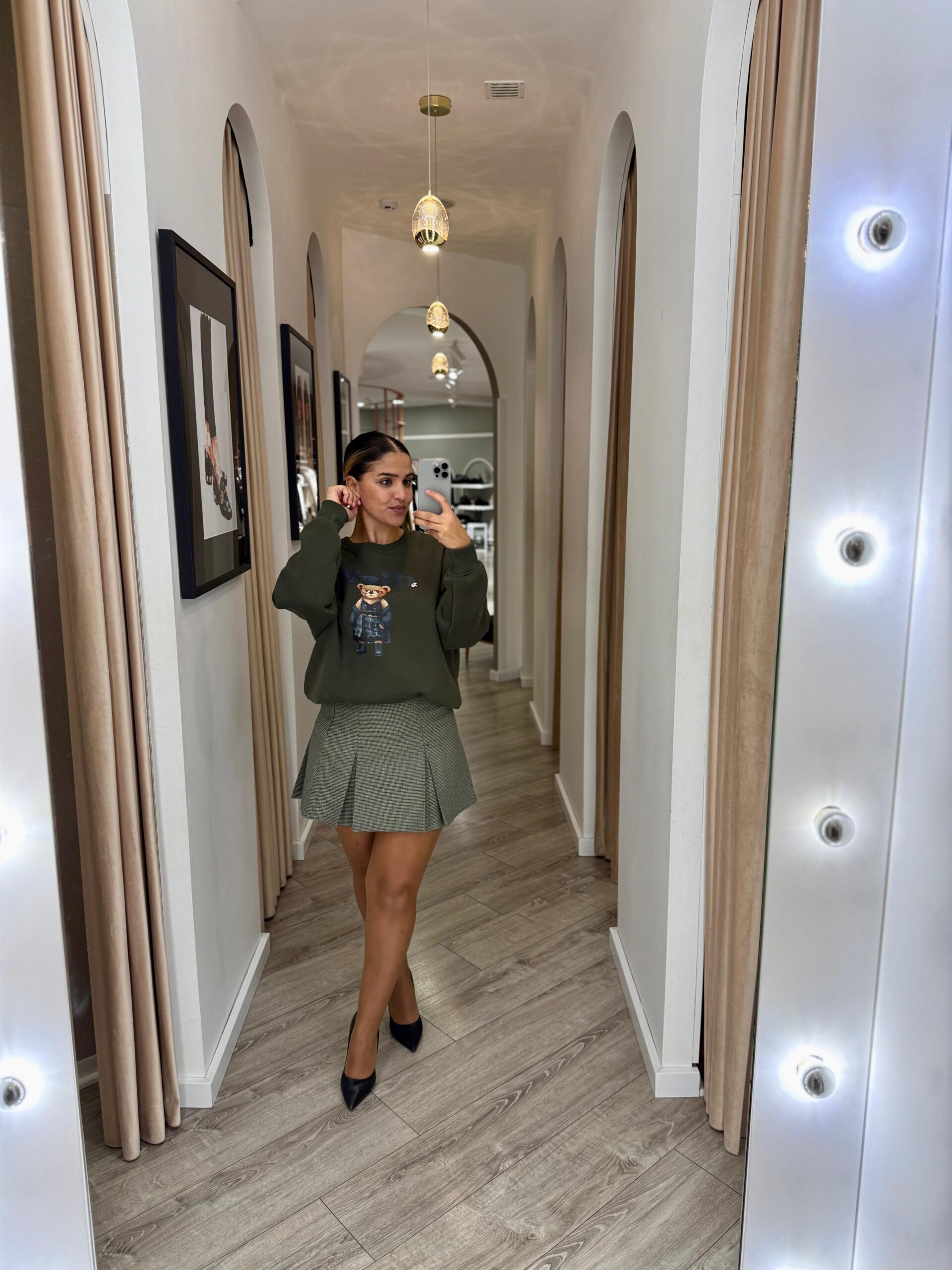 WhatsApp Image 2025-11-01 at 10.20.10 (3) SAIA COM PADRÃO BEGE E PRETO IMPERIAL - Image 1