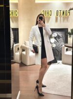 BLAZER BRANCO COM CORTE ALONGADO E BOTOES DOURADOS RINASCIMENTO