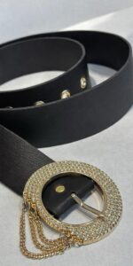 CINTO PRETO COM FIVELA REDONDA CRAVEJADA MISS YOU