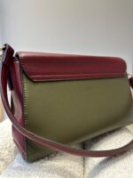 MALA BORDEAUX E VERDE COM FECHO DOURADO E ALÇA TIRACOLO PONTO CHIC - Image 3
