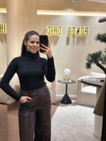 CAMISOLA PRETA DE GOLA ALTA PONTO CHIC