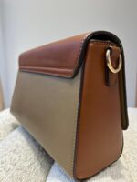 MALA CASTANHA E BEGE COM FECHO DOURADO PONTO CHIC - Image 2