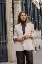 BLAZER BEGE CURTO COM MANGA FRANZIDA IMPERIAL - Image 5